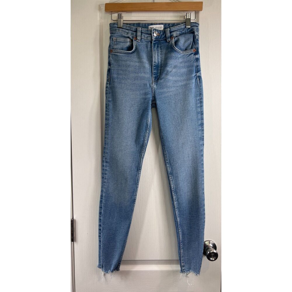 ZARA Women's Stretch Skinny Jeans Light Wash Frayed Hem Size 4